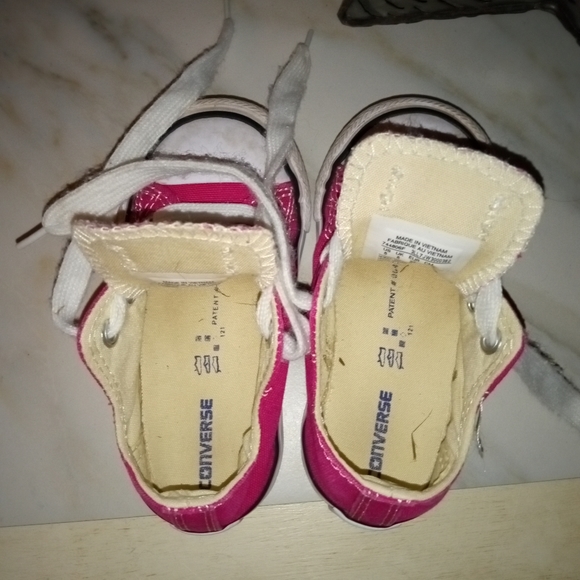 Hot pink toddler chucks - Picture 5 of 7
